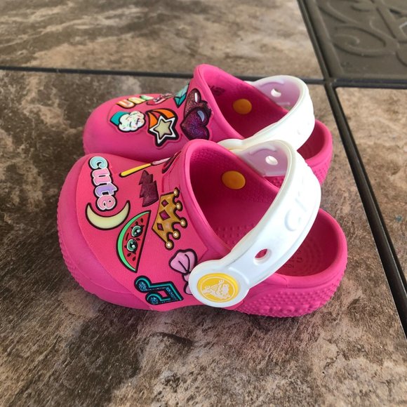 Crocs girls clogs with patches pink preschool girl  C4 - Picture 2 of 7